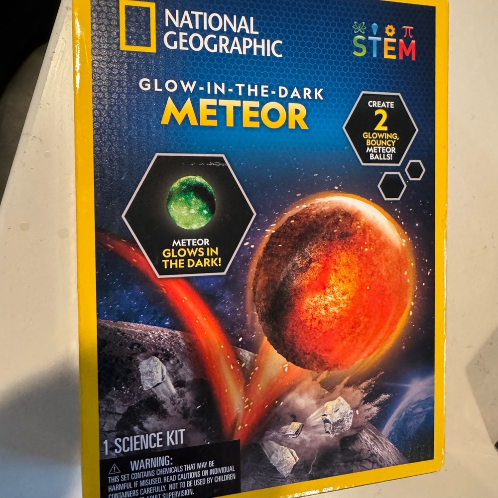 National Geographic Glow-in-the-Dark Meteor Kit - Blue and Yellow